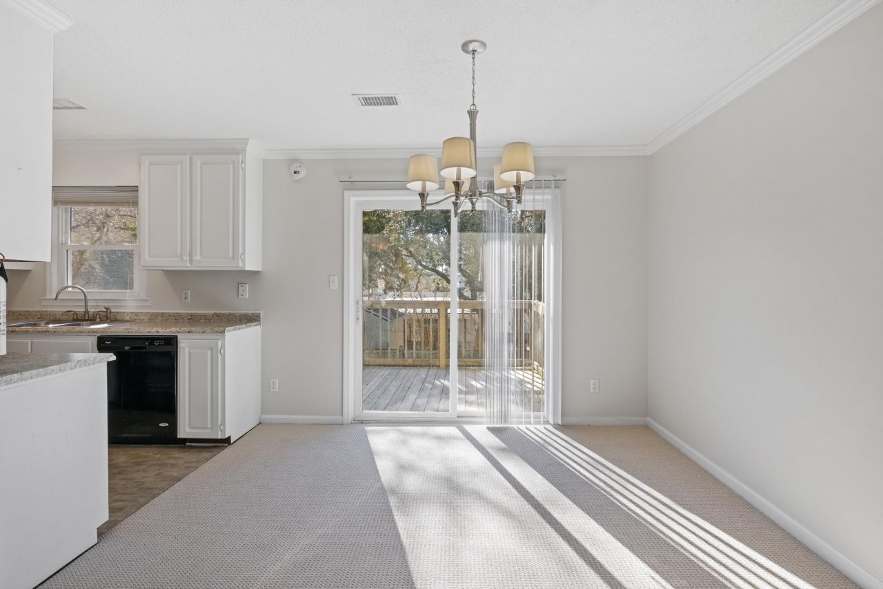 2005 Havens Dr. Photo 16