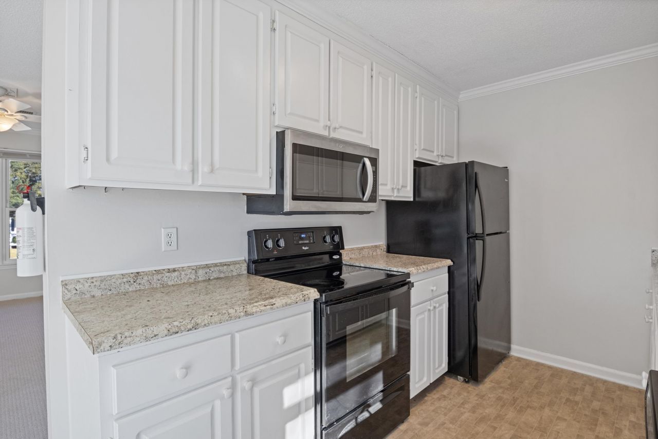 2005 Havens Dr. Photo 19