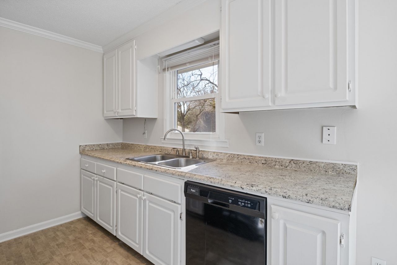 2005 Havens Dr. Photo 20