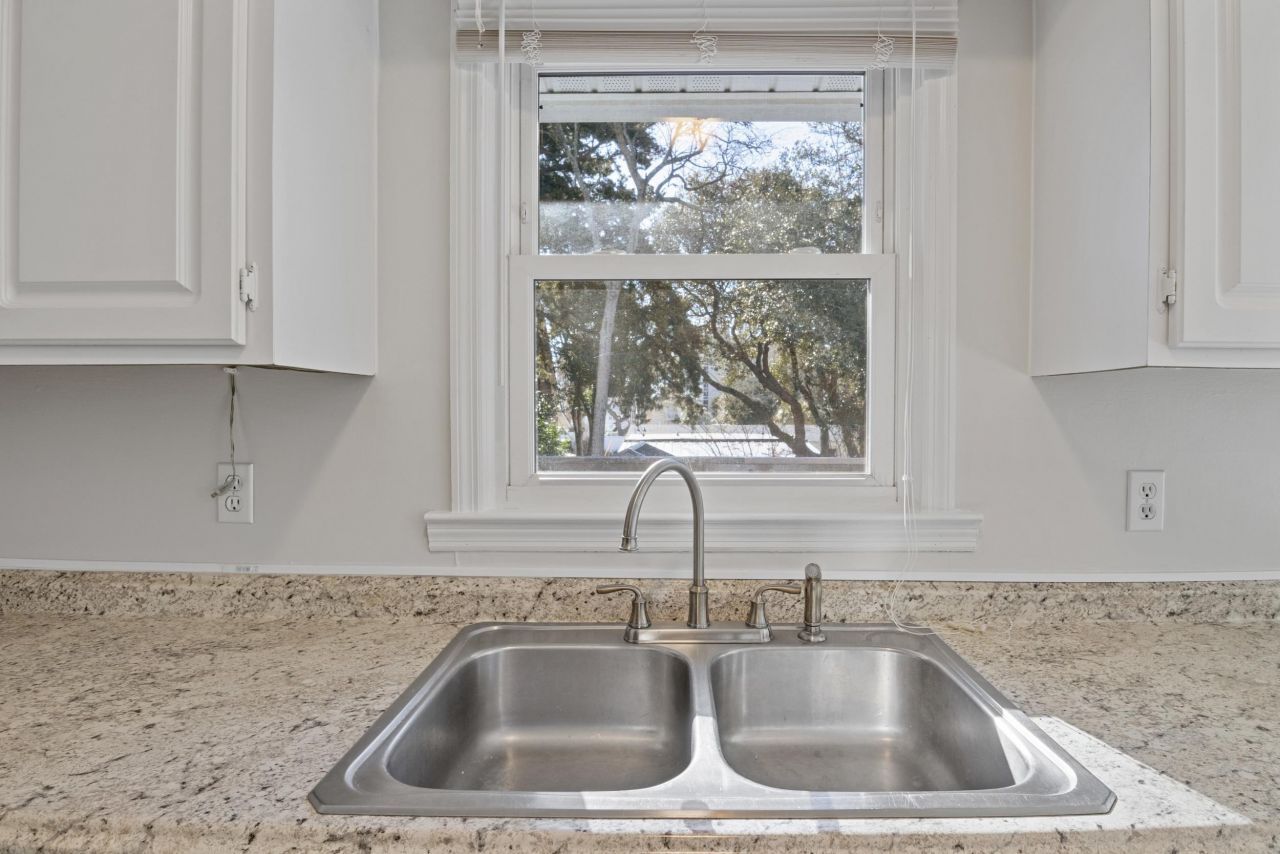 2005 Havens Dr. Photo 22