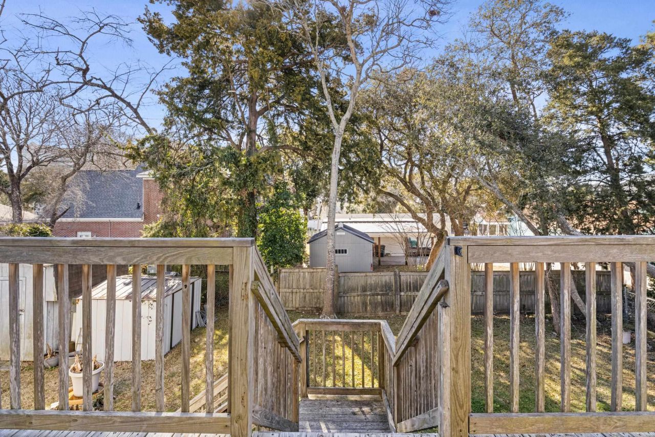 2005 Havens Dr. Photo 24