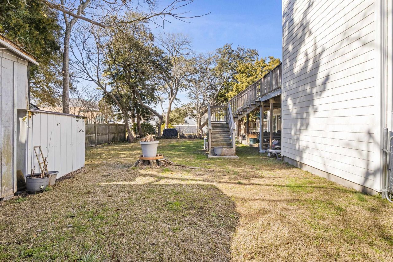 2005 Havens Dr. Photo 37