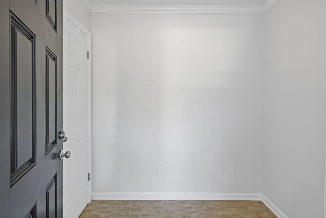 2005 Havens Dr. Photo 4