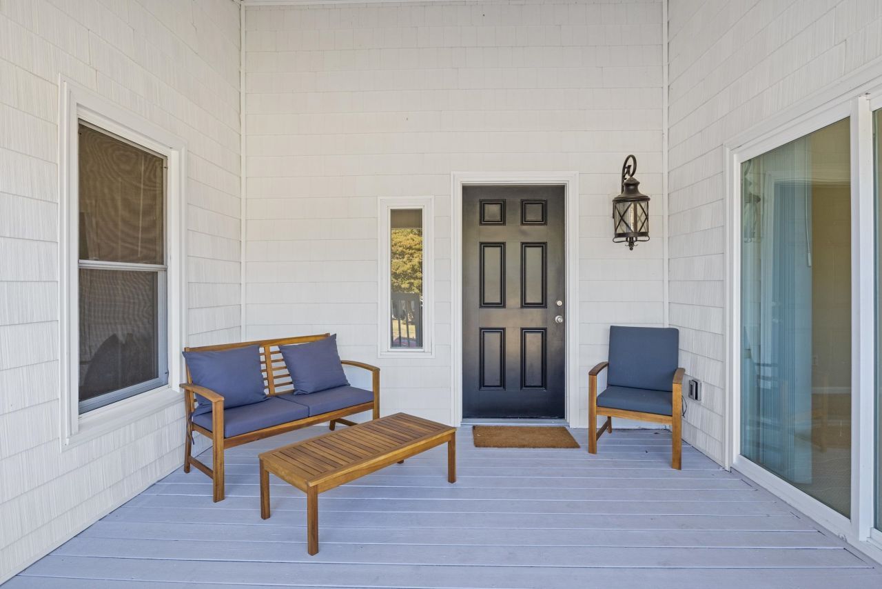 2005 Havens Dr. Photo 7