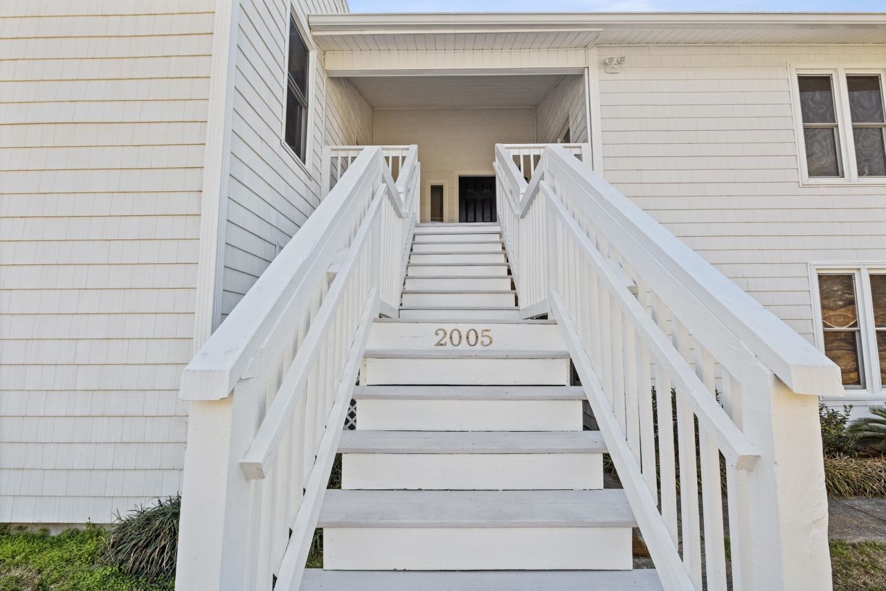 2005 Havens Dr. Photo 8