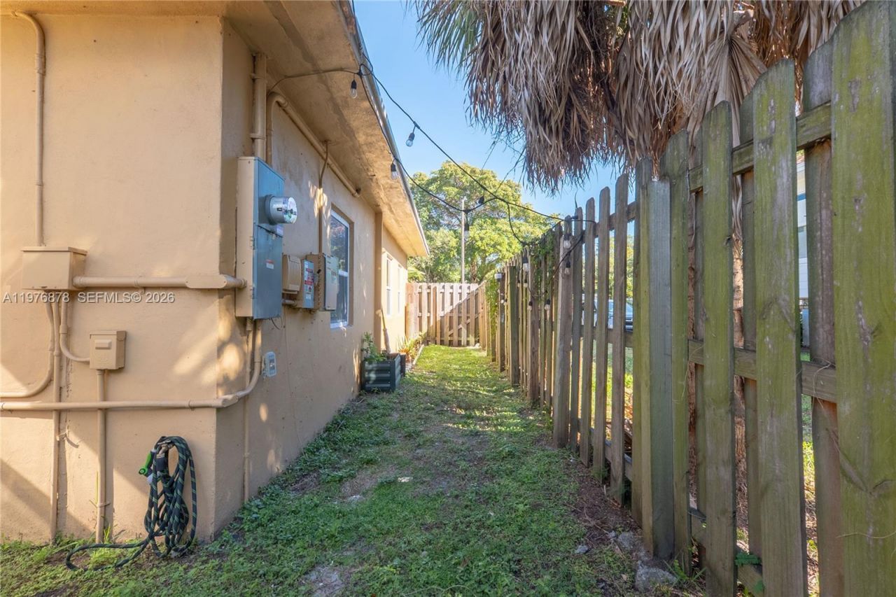 2621 SW 12th Ter, Fort Lauderdale, FL 33315 Photo