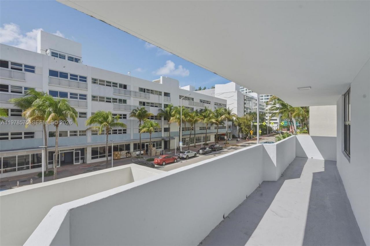 4301 Collins Ave , Unit 201, Miami Beach, FL 33140 Photo