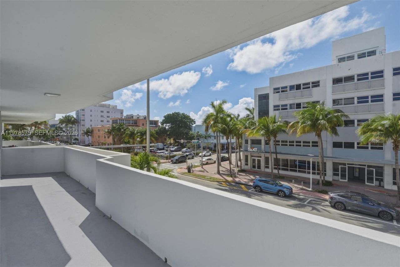 4301 Collins Ave, Unit 201, Miami Beach, FL 33140 Photo