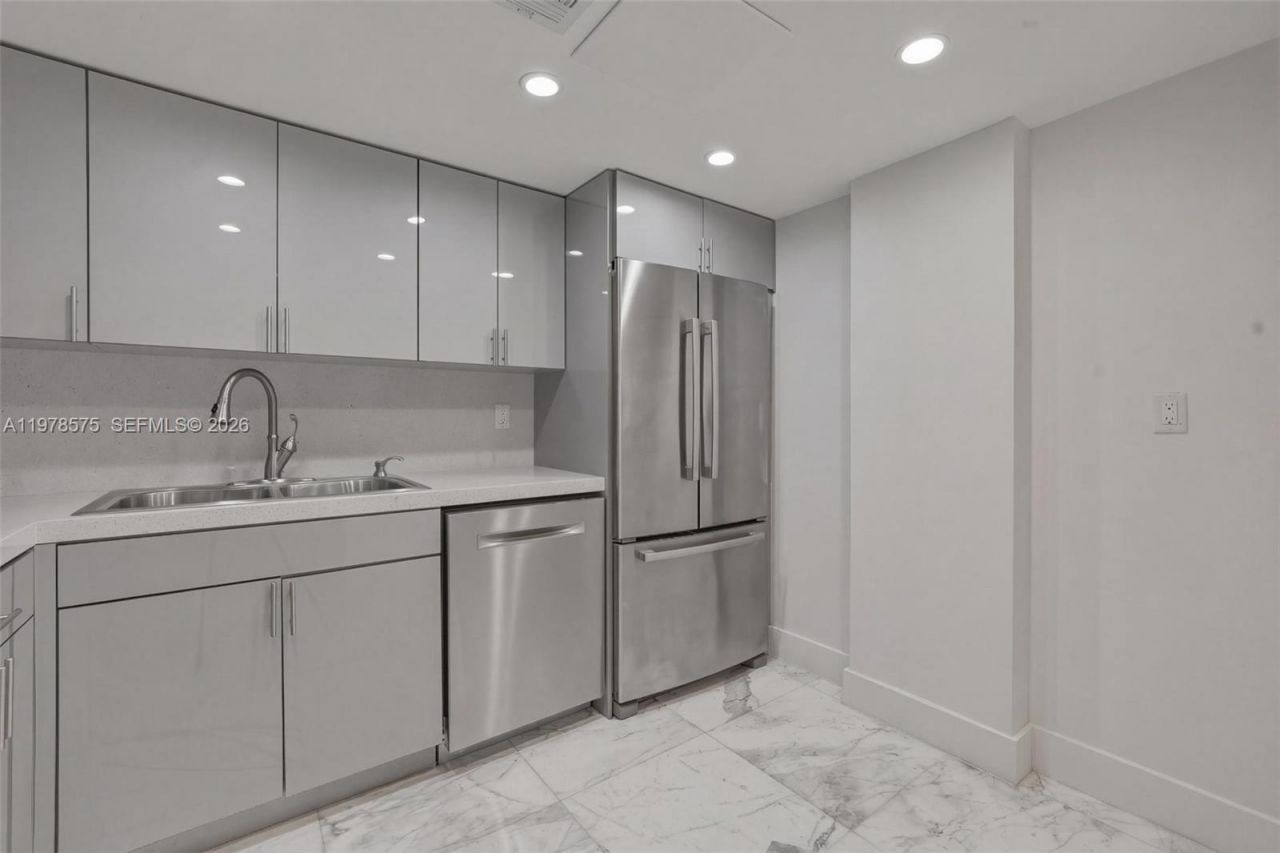 4301 Collins Ave , Unit 201, Miami Beach, FL 33140 Photo
