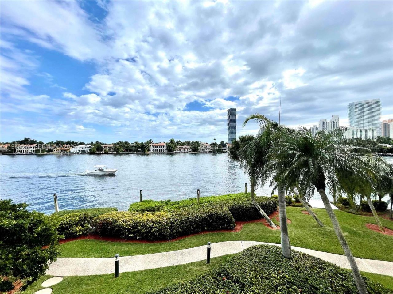 19707 Turnberry Way, Unit TH-5, Aventura, FL 33180 Photo