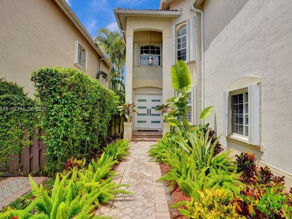 11008 NW 73rd St , Doral, FL 33178