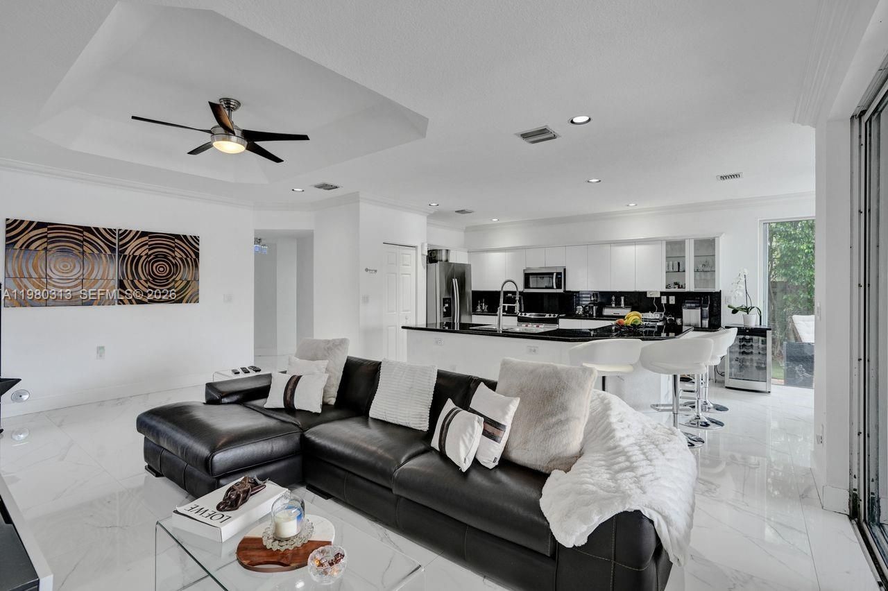 11008 NW 73rd St, Doral, FL 33178 Photo