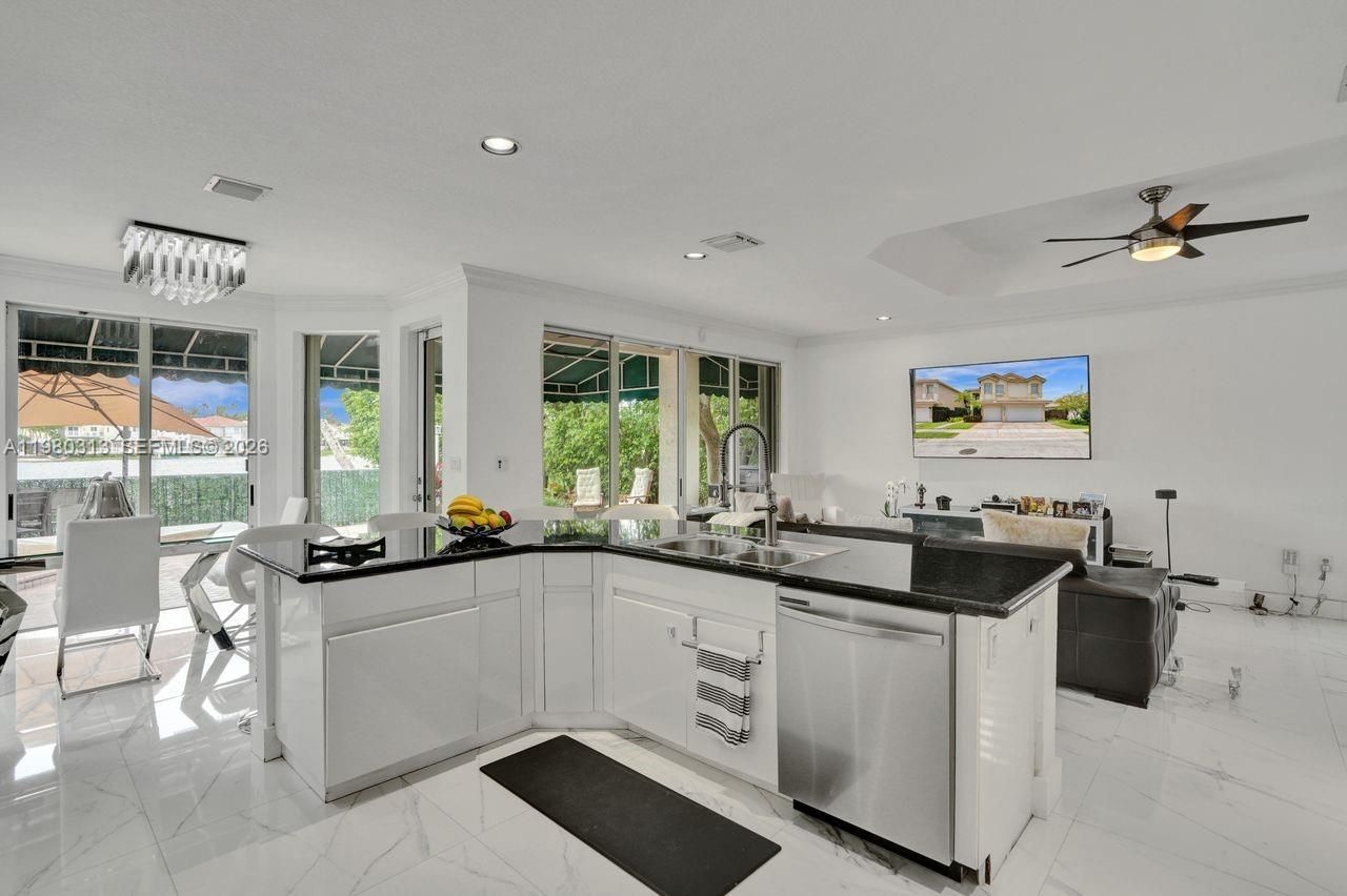 11008 NW 73rd St, Doral, FL 33178 Photo