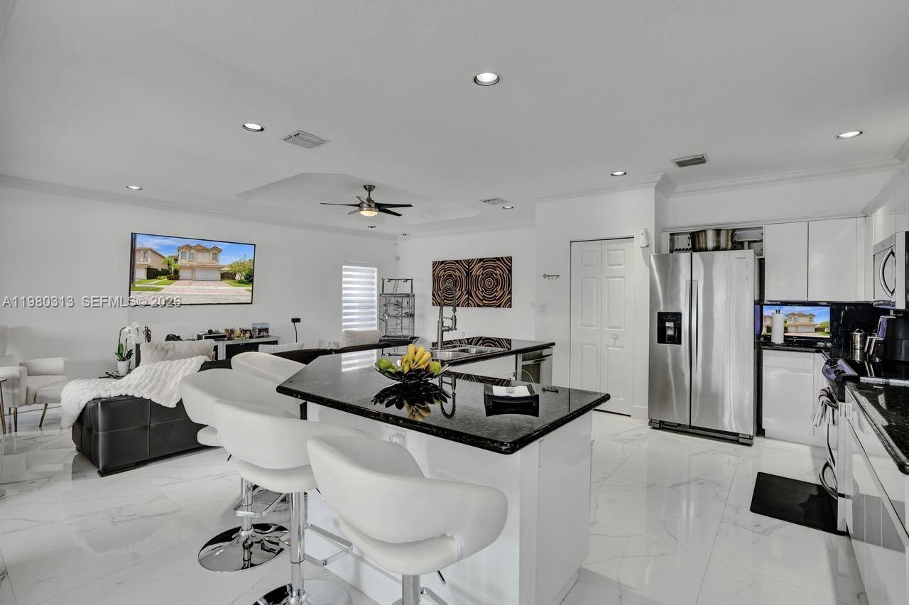 11008 NW 73rd St, Doral, FL 33178 Photo