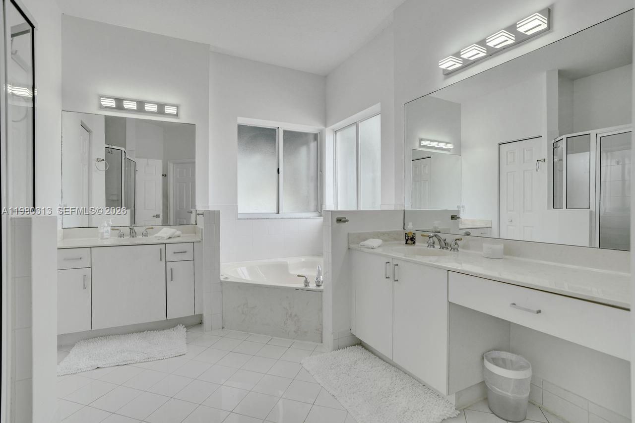 11008 NW 73rd St, Doral, FL 33178 Photo