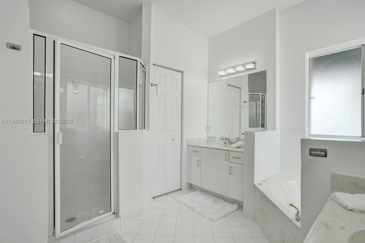 11008 NW 73rd St, Doral, FL 33178 Photo