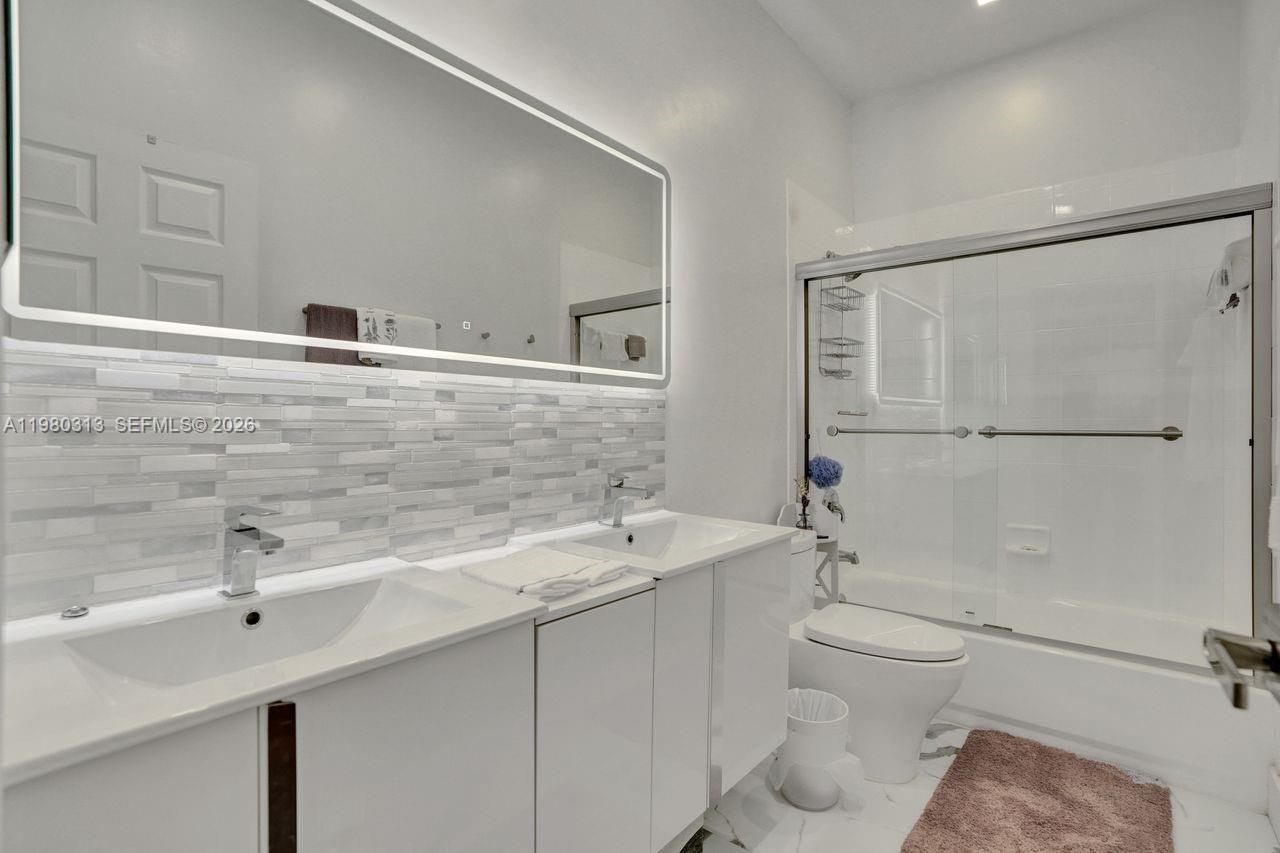 11008 NW 73rd St, Doral, FL 33178 Photo