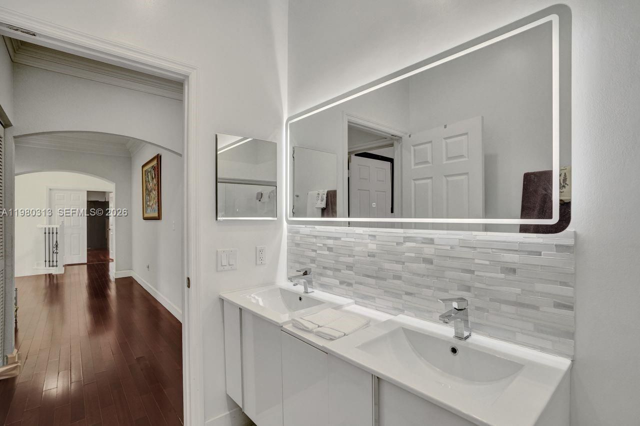 11008 NW 73rd St, Doral, FL 33178 Photo