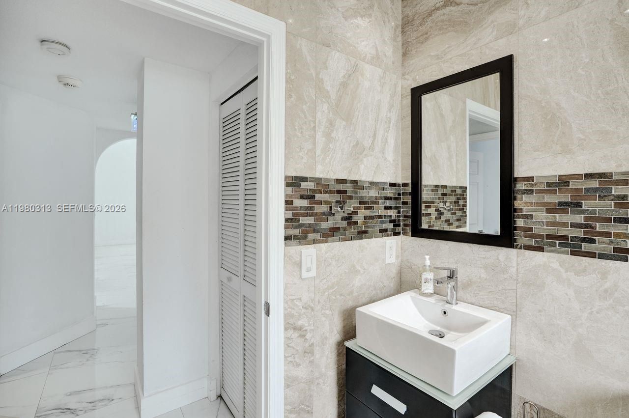 11008 NW 73rd St, Doral, FL 33178 Photo