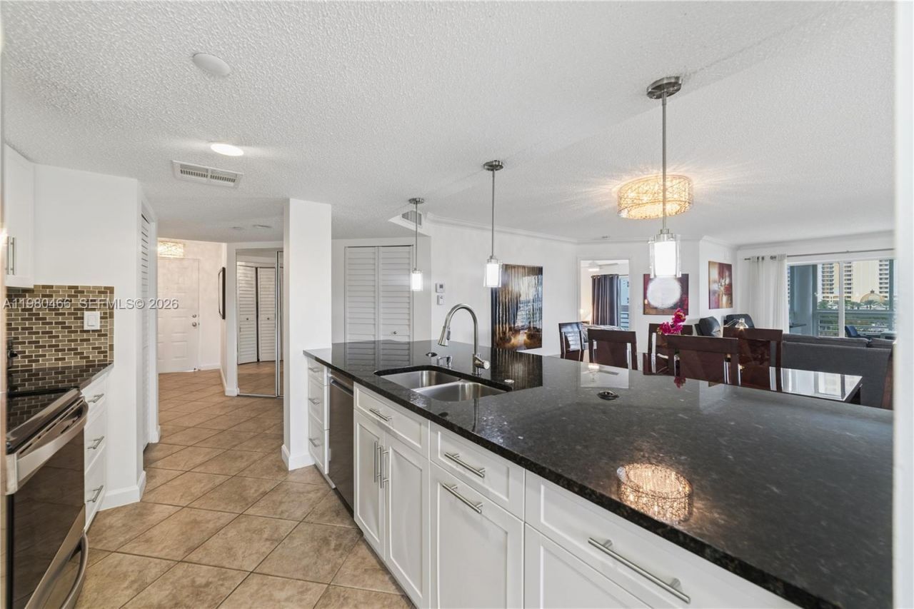17801 N Bay Rd , Unit 614, Sunny Isles Beach, FL 33160 Photo
