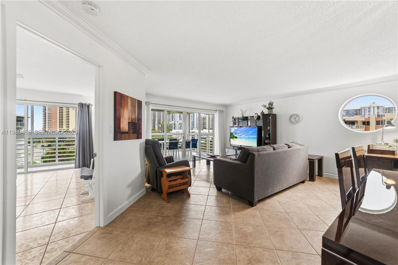 17801 N Bay Rd , Unit 614, Sunny Isles Beach, FL 33160 Photo