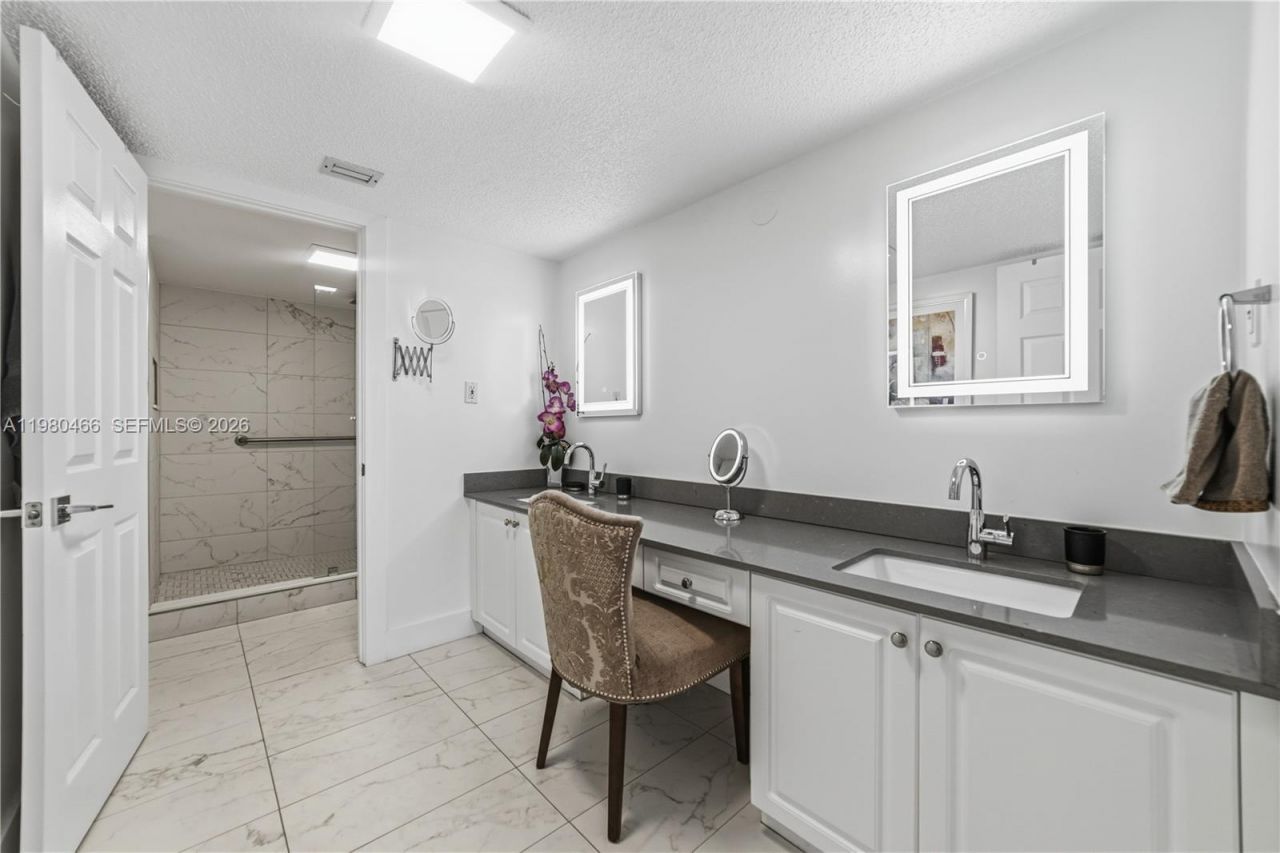 17801 N Bay Rd , Unit 614, Sunny Isles Beach, FL 33160 Photo