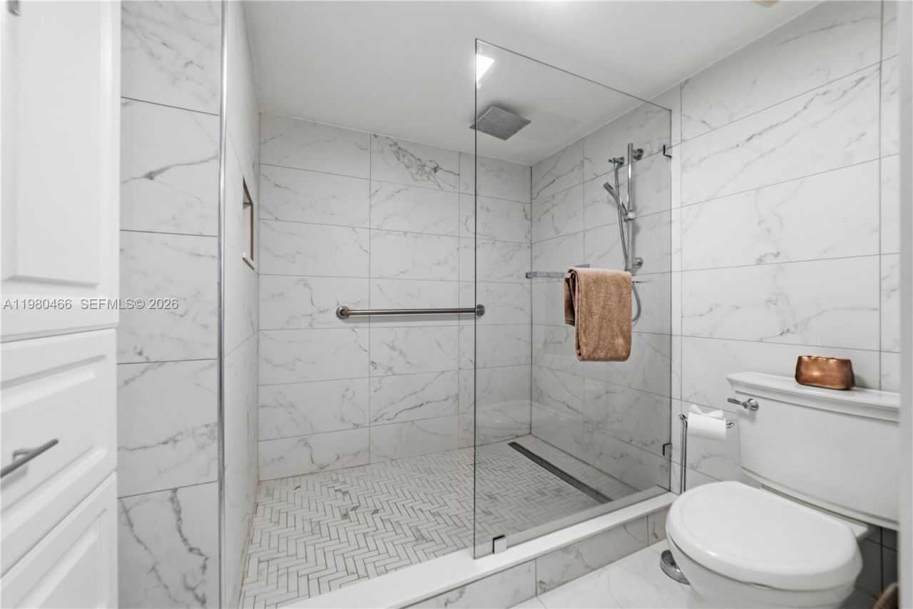 17801 N Bay Rd , Unit 614, Sunny Isles Beach, FL 33160 Photo