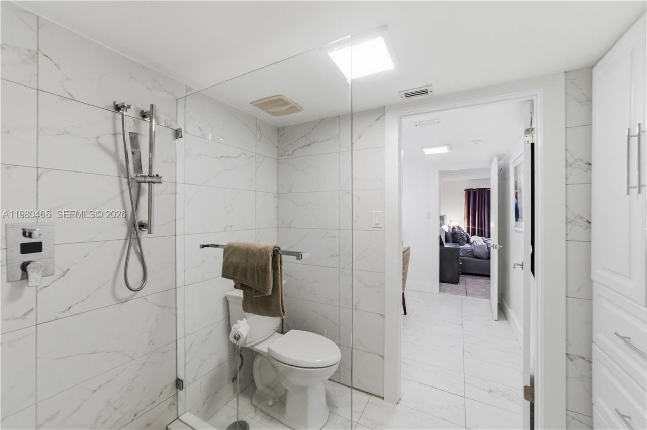 17801 N Bay Rd , Unit 614, Sunny Isles Beach, FL 33160 Photo