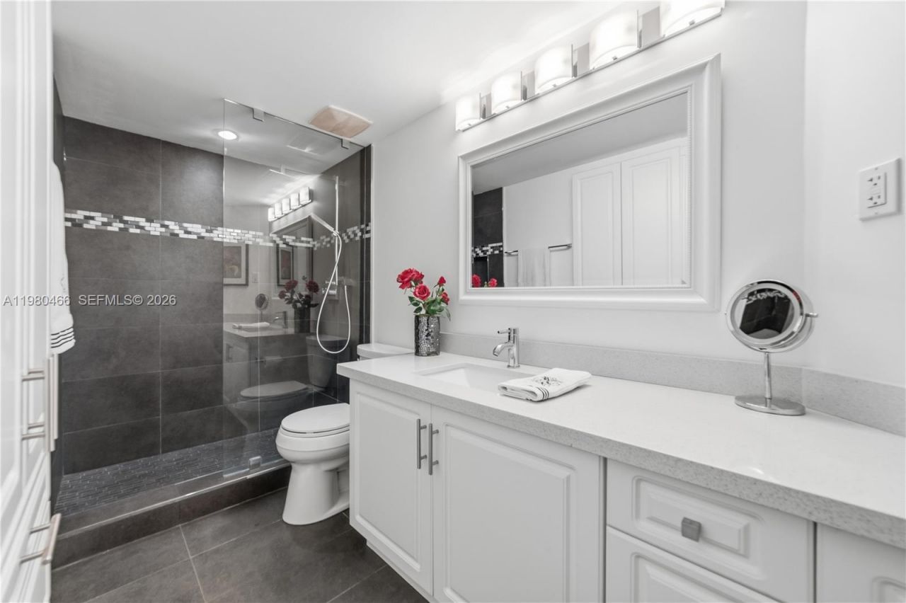 17801 N Bay Rd , Unit 614, Sunny Isles Beach, FL 33160 Photo