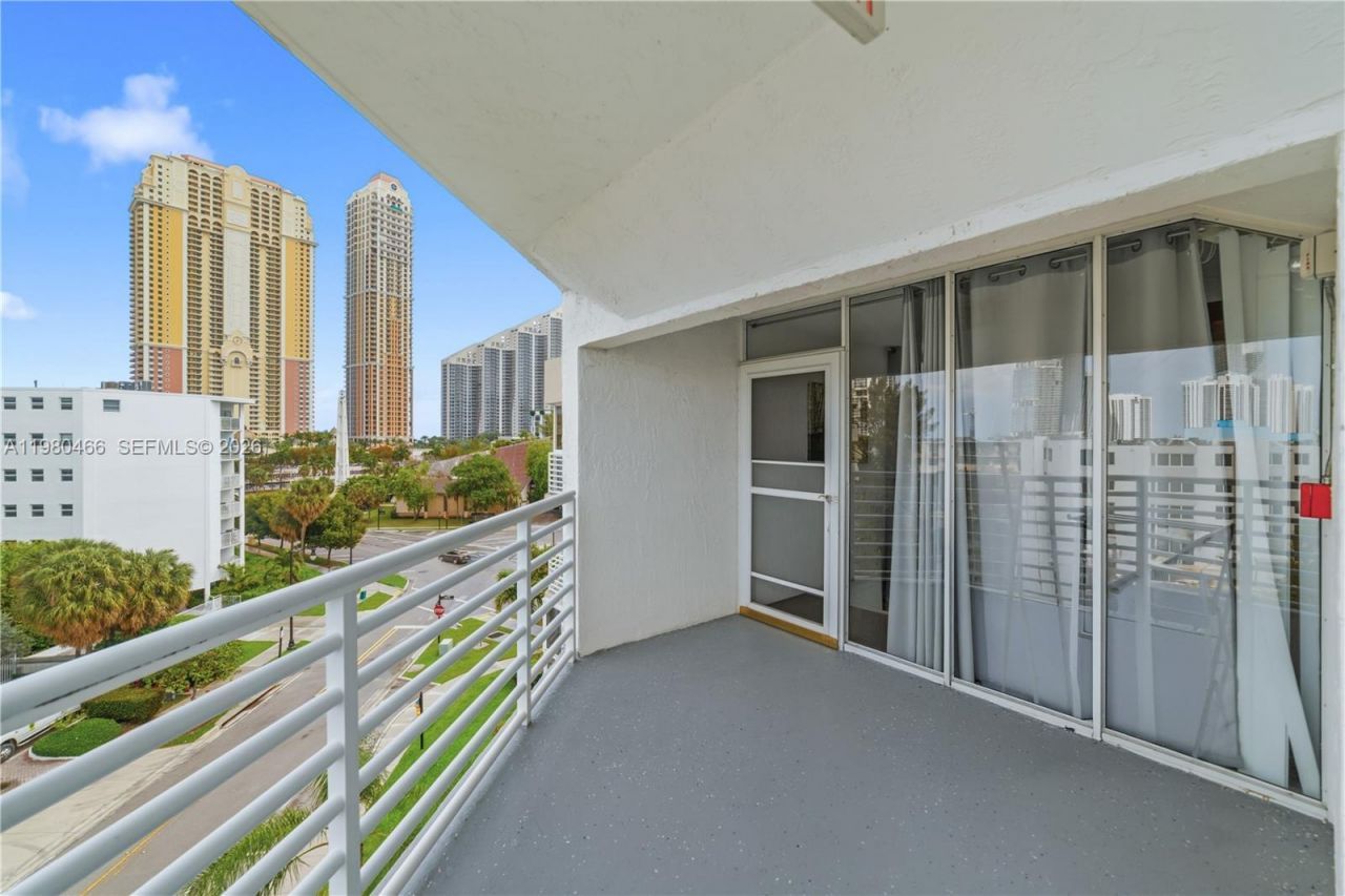 17801 N Bay Rd , Unit 614, Sunny Isles Beach, FL 33160 Photo