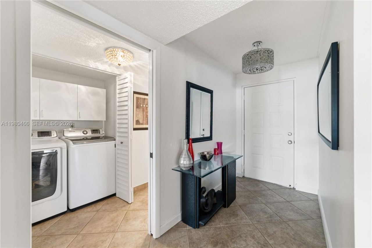 17801 N Bay Rd , Unit 614, Sunny Isles Beach, FL 33160 Photo