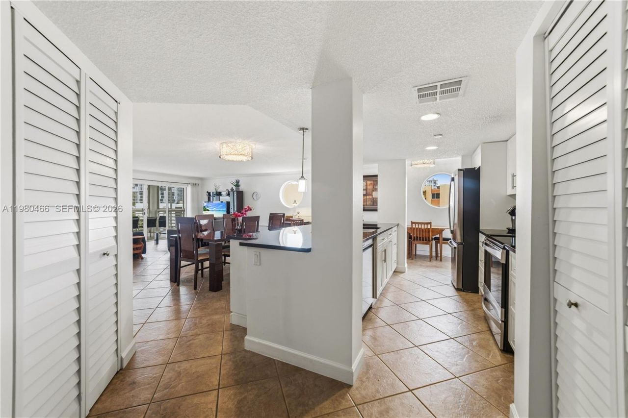 17801 N Bay Rd , Unit 614, Sunny Isles Beach, FL 33160 Photo
