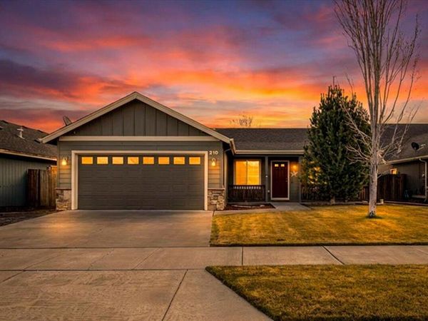 210 NW 27th Court, Redmond, OR 97756