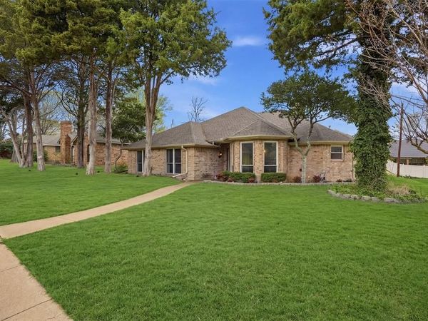 411 Whispering Hills Drive, Duncanville, TX 75137