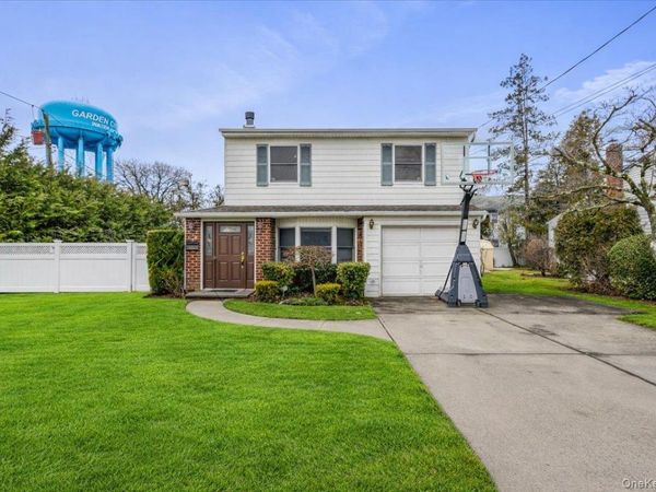 17 Whitehall Lane , New Hyde Park, NY 11040