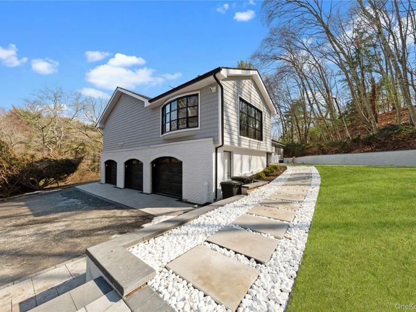 111 Mill River Road , Upper Brookville, NY 11771