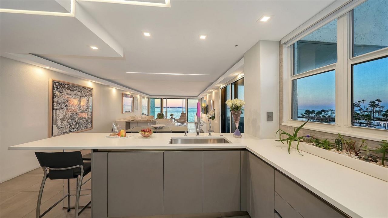 101 Sunset Drive, Unit 301, Sarasota, FL 34236 Photo