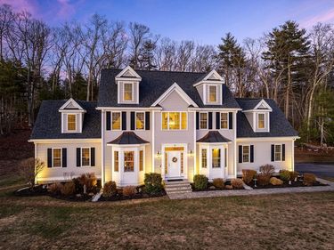 7 Jewell Crossing, Mendon, MA 01756