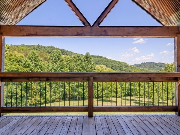 59 Russell Ln, Pleasant Shade, TN 37145