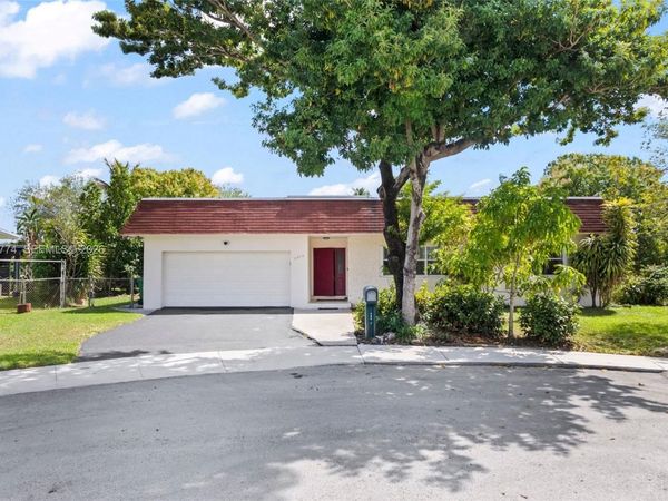 8310 SW 26th Pl , Davie, FL 33328