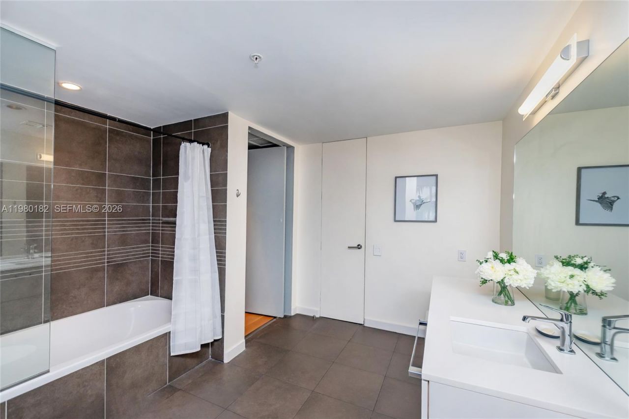 2100 Park Ave , Unit 309, Miami Beach, FL 33139 Photo