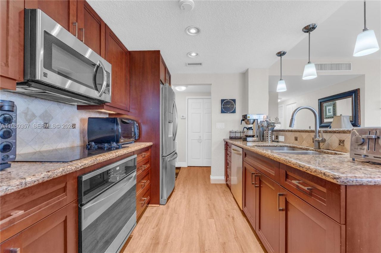 3800 Hillcrest Dr , Unit 511, Hollywood, FL 33021 Photo