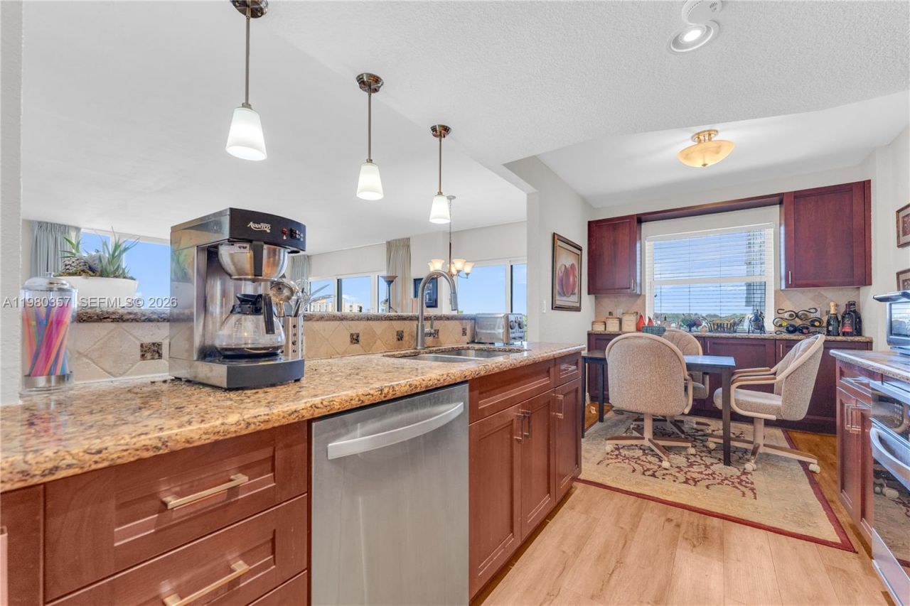 3800 Hillcrest Dr , Unit 511, Hollywood, FL 33021 Photo