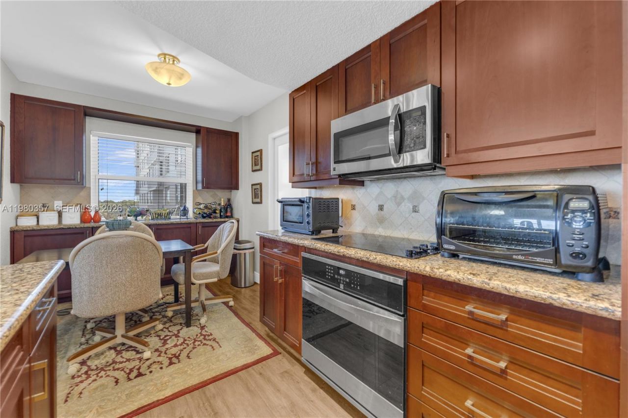 3800 Hillcrest Dr , Unit 511, Hollywood, FL 33021 Photo