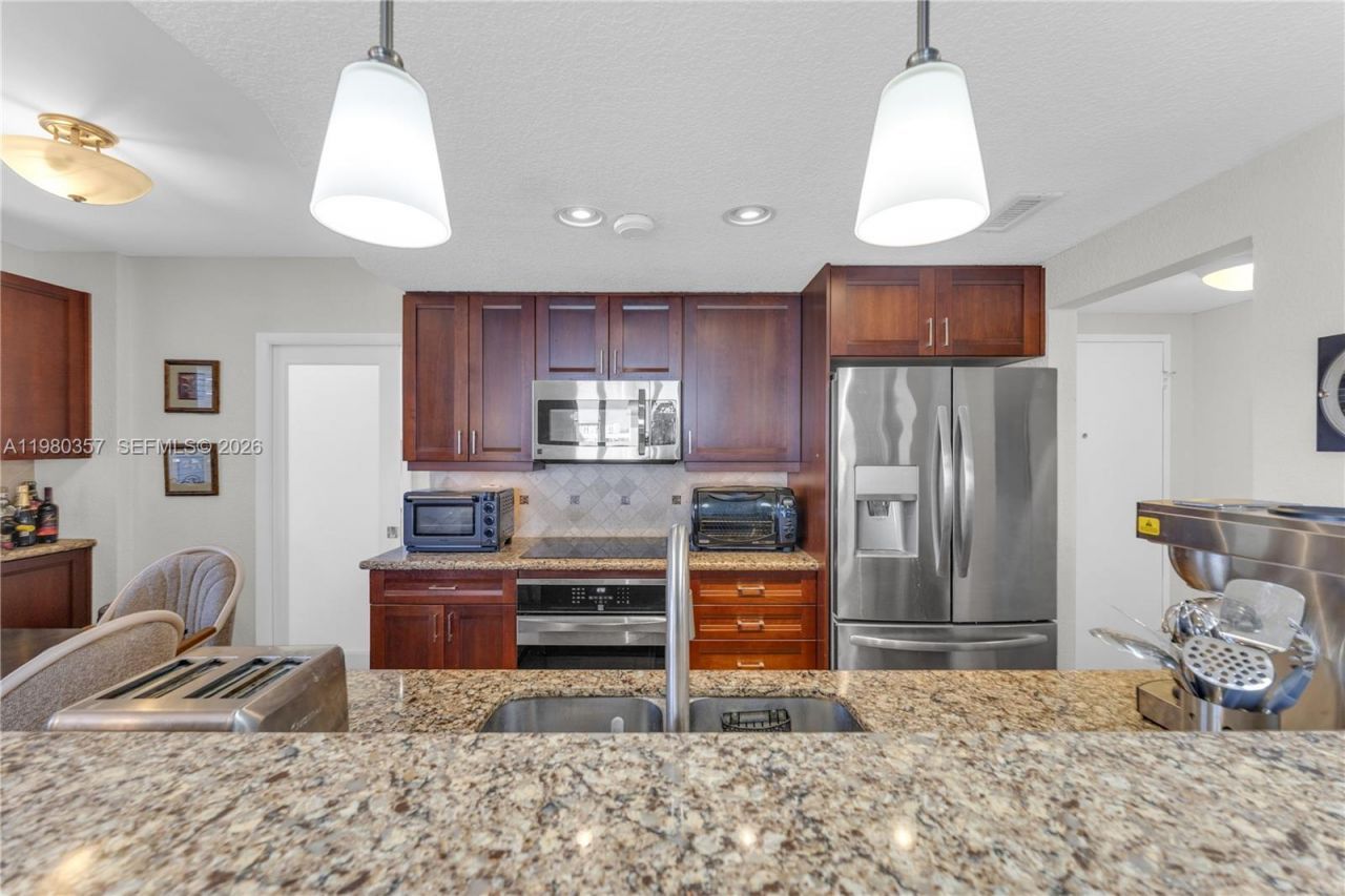 3800 Hillcrest Dr , Unit 511, Hollywood, FL 33021 Photo