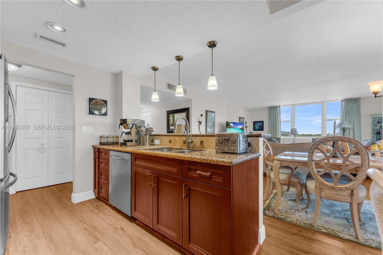 3800 Hillcrest Dr , Unit 511, Hollywood, FL 33021 Photo