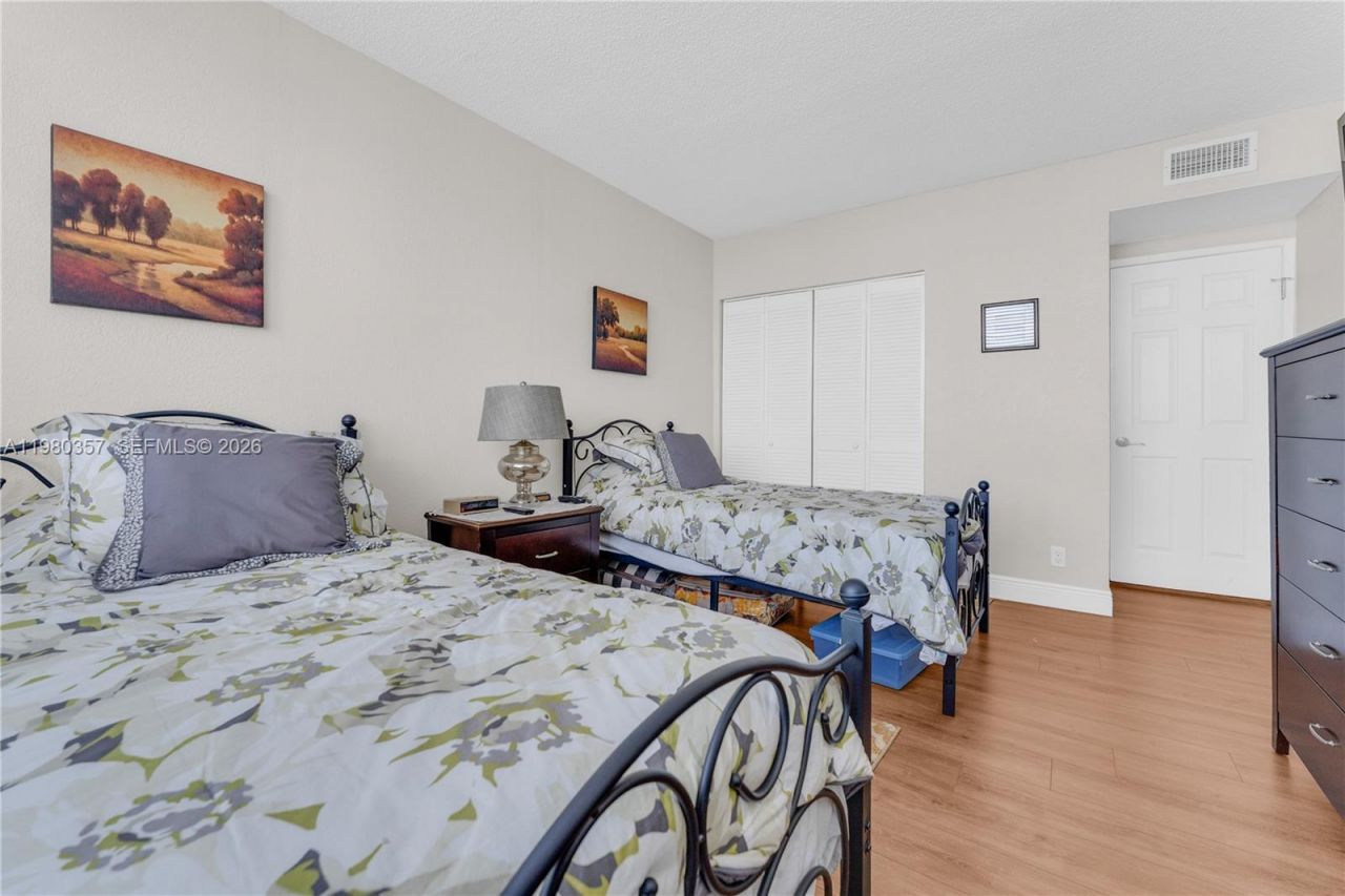 3800 Hillcrest Dr , Unit 511, Hollywood, FL 33021 Photo