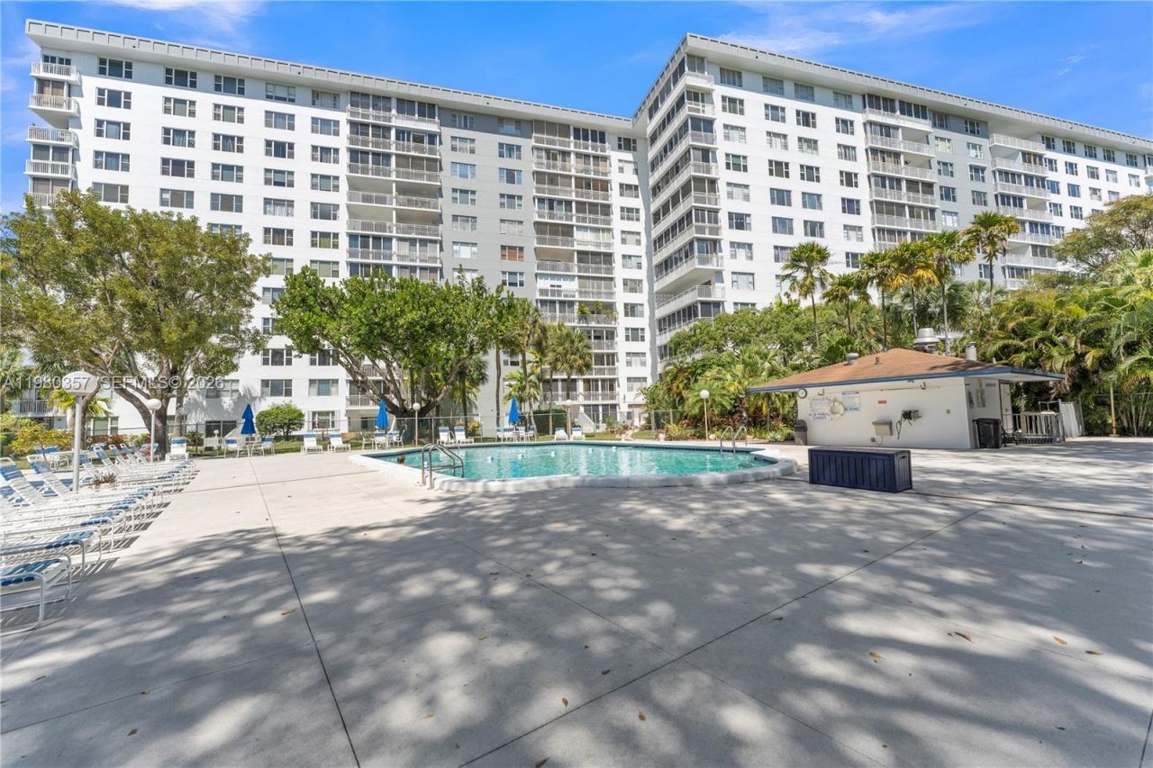 3800 Hillcrest Dr , Unit 511, Hollywood, FL 33021 Photo
