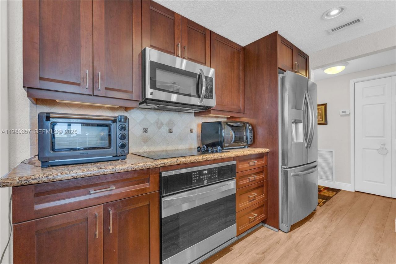 3800 Hillcrest Dr , Unit 511, Hollywood, FL 33021 Photo