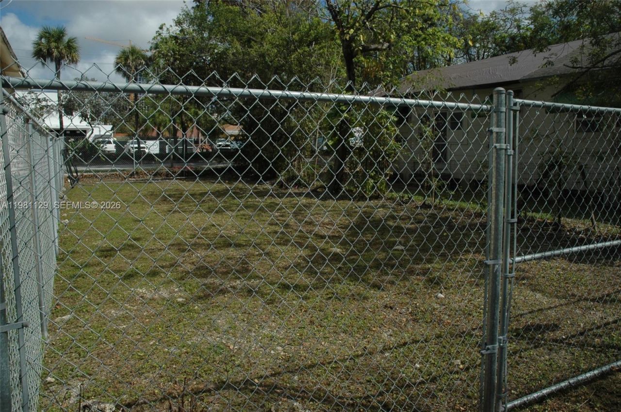 3817 Washington Ave, Miami, FL 33133 Photo